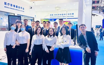 Reshin team group photo at medical imaging exhibition
