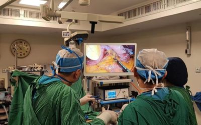 Surgeons using 4K medical display for laparoscopic surgery in operating room