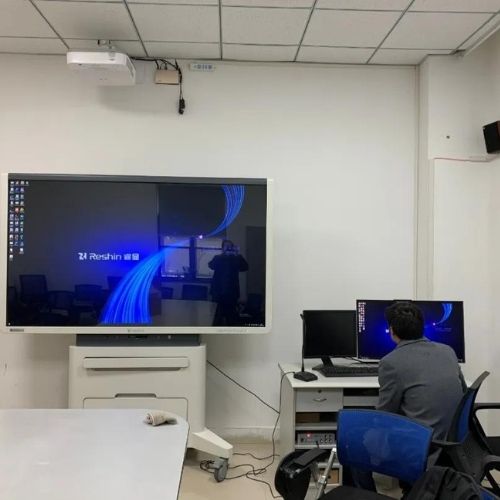 reshin medical display system setup scene