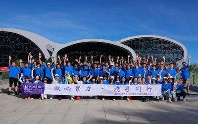 Reshin team group photo at outdoor team-building activity