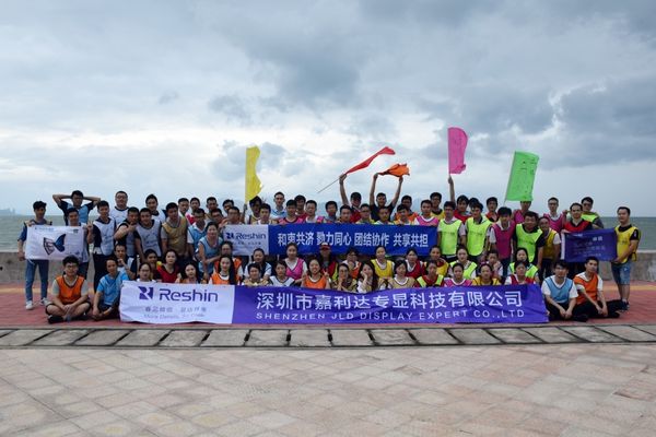 Reshin 2020 seaside team building event, group photo of employees showing teamwork spirit