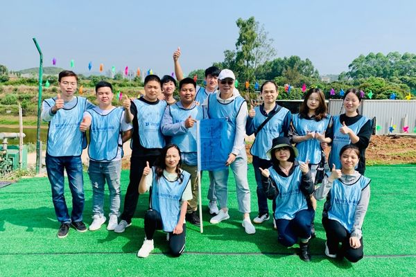 Reshin 2022 team building event, employees wearing team uniforms posing outdoors