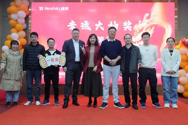Reshin 2024 annual meeting event, award-winning employees posing with company leaders