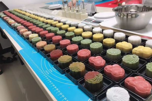Reshin Mid-Autumn Festival DIY mooncake event, colorful mooncakes neatly arranged on table