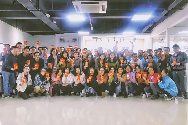 Reshin New Year kickoff event, employees holding red envelopes group photo
