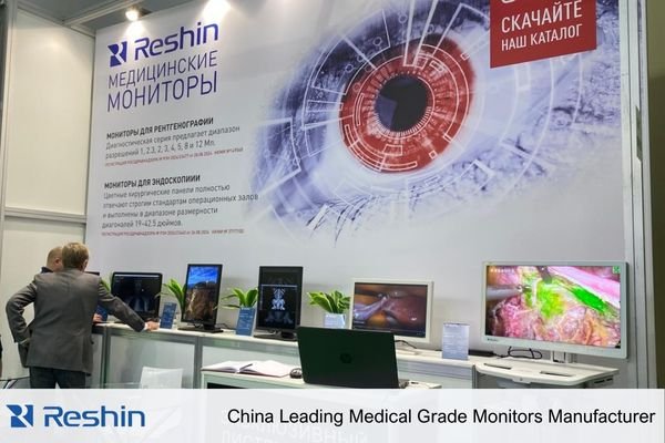 An image showing professional CIS healthcare visitors examining medical-grade surgical and diagnostic displays at a previous Zdravoohraneniye exhibition
