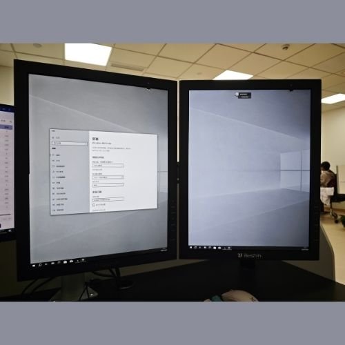 reshin dual vertical diagnostic monitors medical imaging workstation